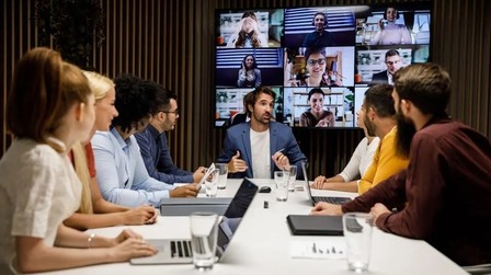 Maintaining a Fashionable 9 to 5 Work Wardrobe