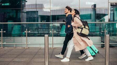 What to Wear to the Airport When Traveling Somewhere Warm?