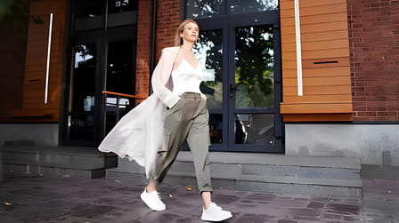 What Color Shirt Goes With Khaki Pants Female?